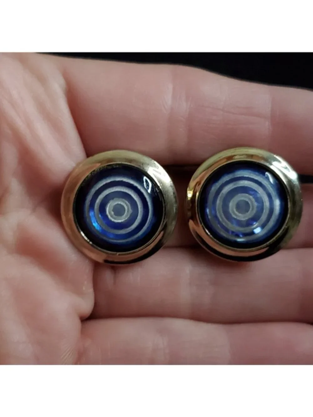 Vintage Mother Of Pearl Cufflinks Dyed Blue Carved Bullseye Gold Tone 7/8